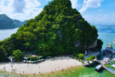 Halong Bay - Bai Tu Long bay - Cap La - Cong Do Area - Titov Island (B, L, D)